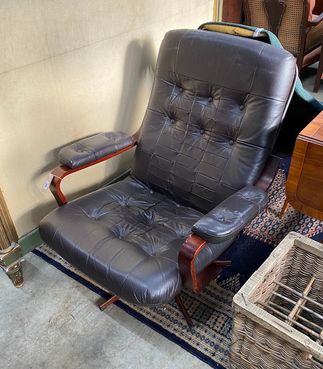 A mid century Scandinavian black leather swivel chair, width 77cm, depth 70cm, height 90cm